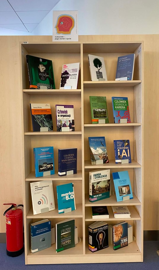 regał książkami
